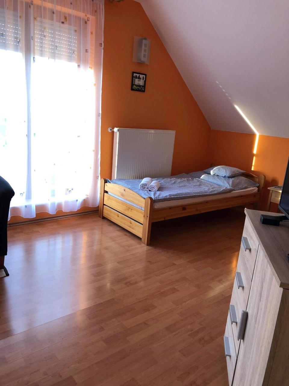 Kristaly Apartmanhaz Sarvar Exterior photo