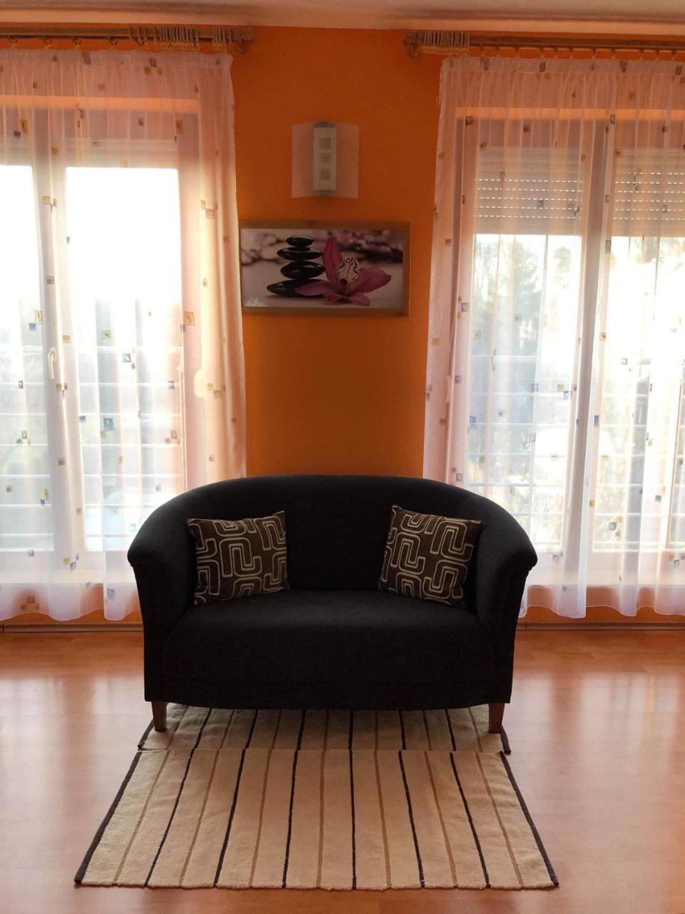 Kristaly Apartmanhaz Sarvar Exterior photo