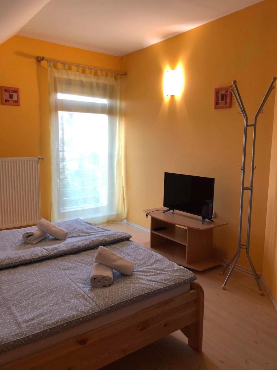 Kristaly Apartmanhaz Sarvar Exterior photo
