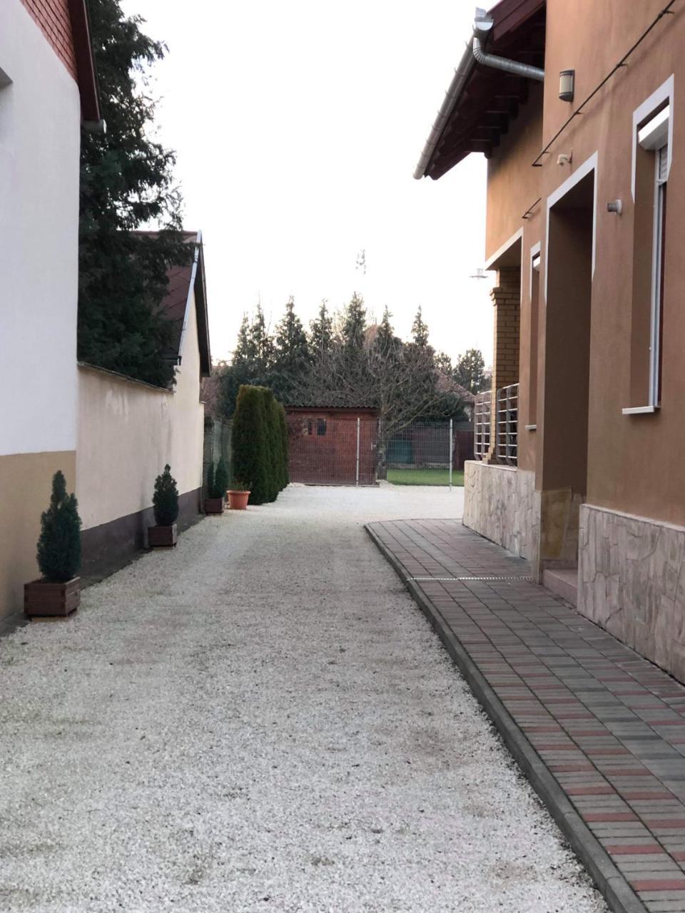 Kristaly Apartmanhaz Sarvar Exterior photo