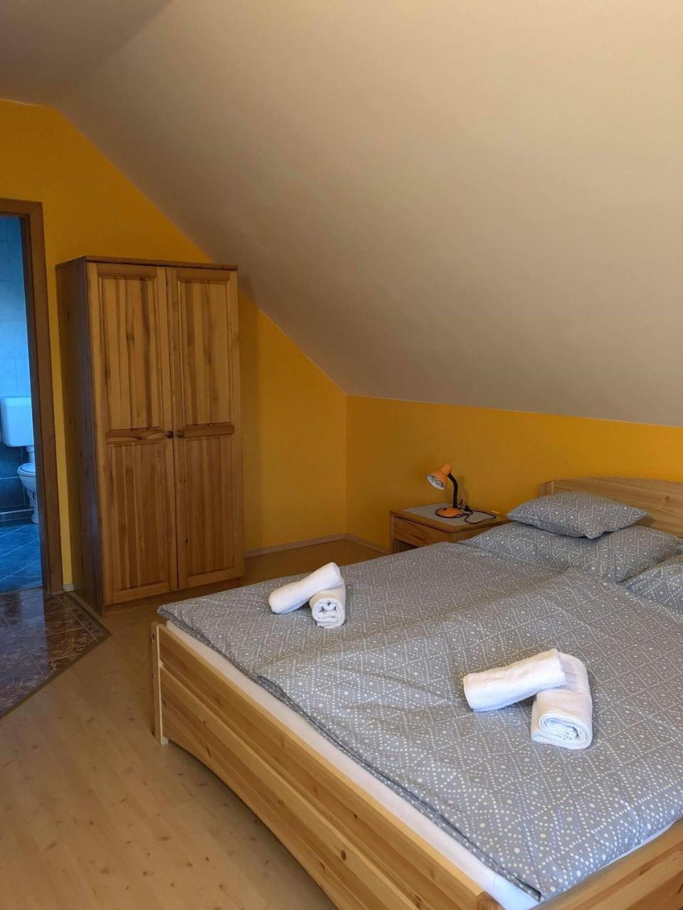 Kristaly Apartmanhaz Sarvar Exterior photo
