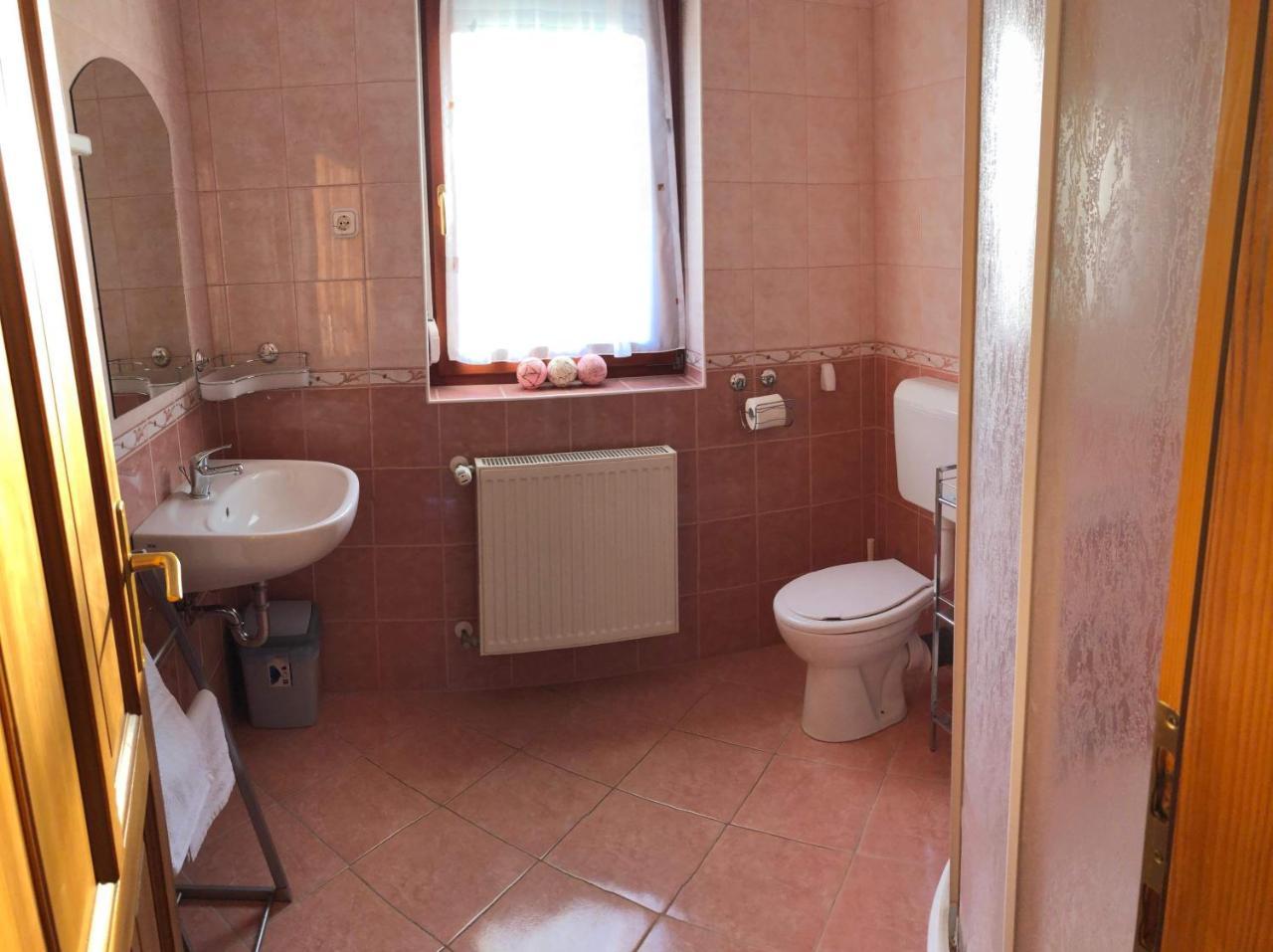 Kristaly Apartmanhaz Sarvar Exterior photo
